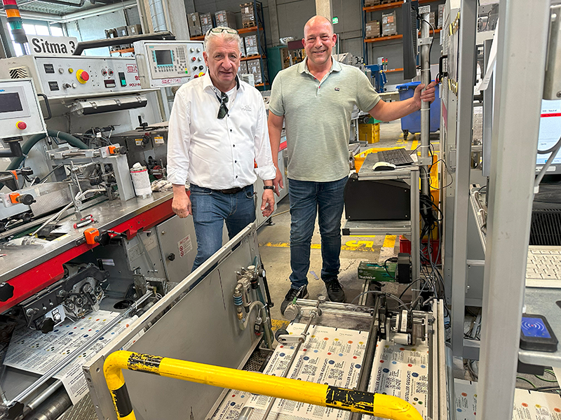 Holger Schwark, Account Manager at HSA Systems GmbH (left) and Sven Tielking, Head of Shrink-Wrapping and Logistics at Arvato Direct Services (right)