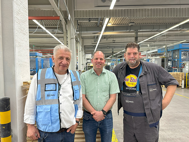 Holger Schwark (left), Ralf Hagenlüke, Head of Process Engineering at Probind Mohn Media Binding GmbH (middle), and Stephan Spoida (right)